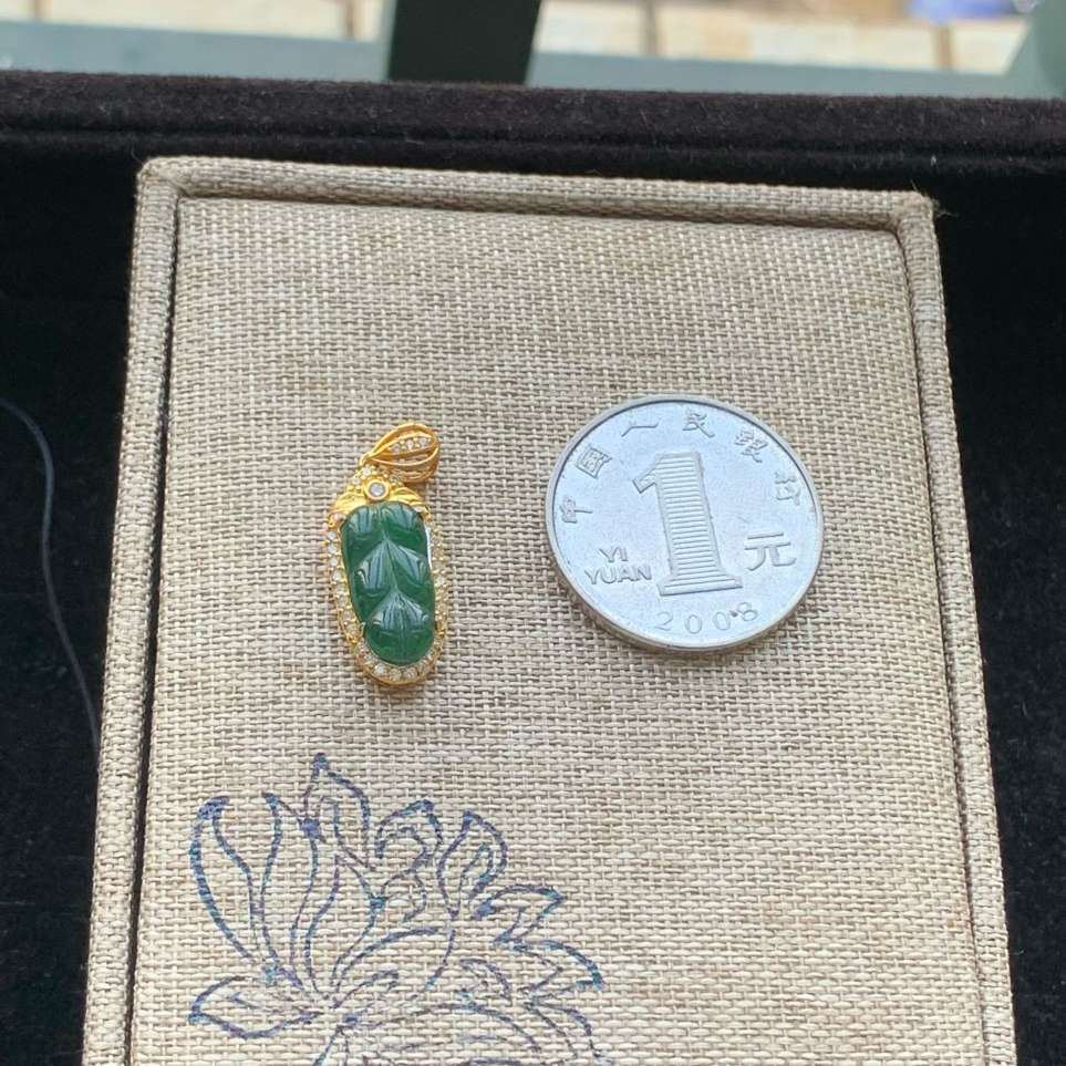 A货天然翡翠冰糯种925银满绿叶子吊坠重量1.50
3月21日