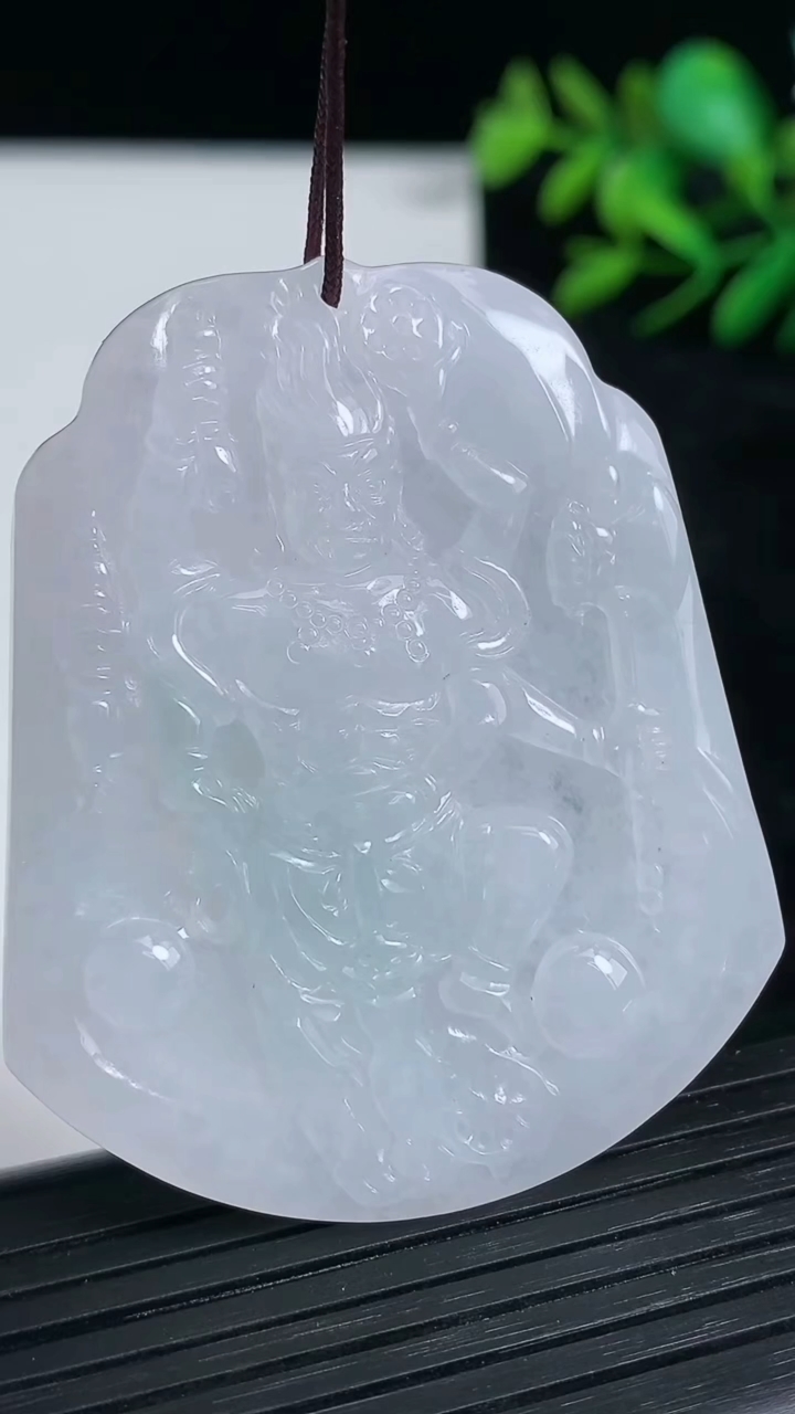 天然A货翡翠不动明王吊坠尺寸52.1-43.3-5.2重量:26.22g
3月21日