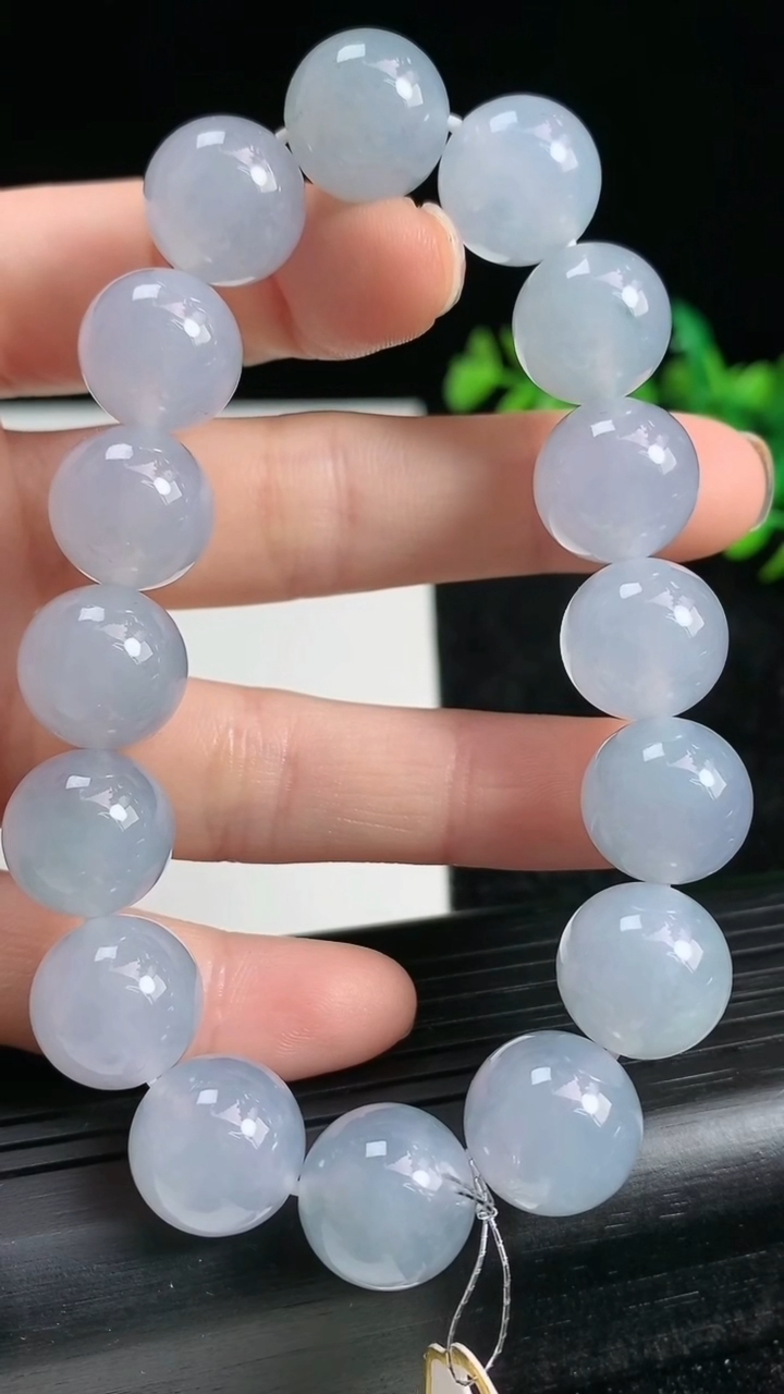 天然A货翡翠种紫罗兰圆珠手串尺寸12.5-16颗颗重量:59.21g3月21日
工厂直销收藏佳品,种