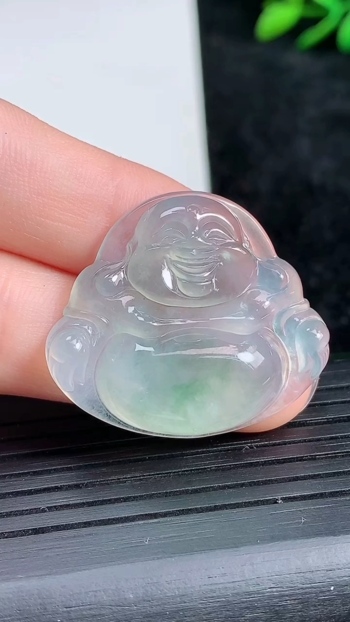 天然A货翡翠佛公吊坠尺寸26.2-30.4-5.8重量:7.95g
3月21日