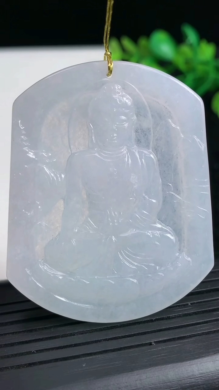 天然A货翡翠紫罗兰阿弥陀佛吊坠尺寸54.5-43.4-4.2重量:23.74g
3月21日