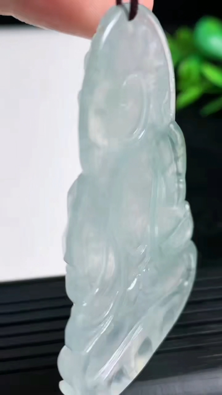 天然A货翡翠度母观音吊坠尺寸57.4-35-5.3重量:21.88g
3月21日