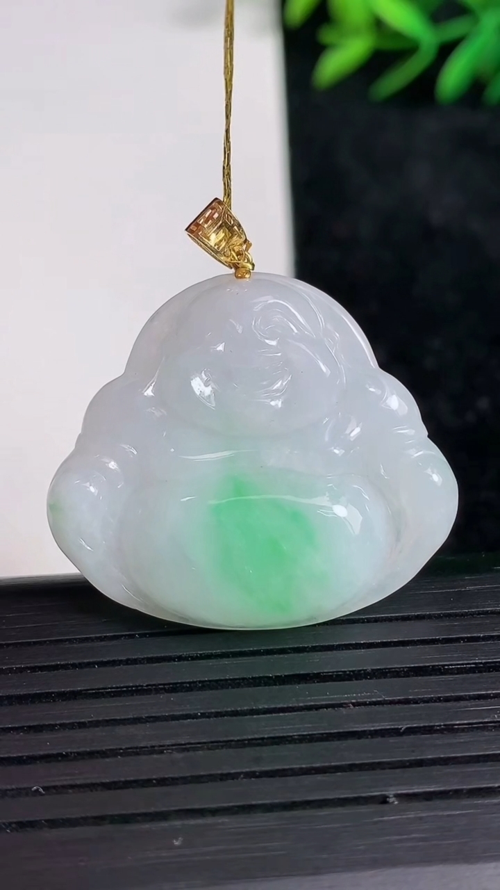 天然A货翡翠佛公吊坠尺寸28.1-32.4-5.1重量:7.54g
3月21日