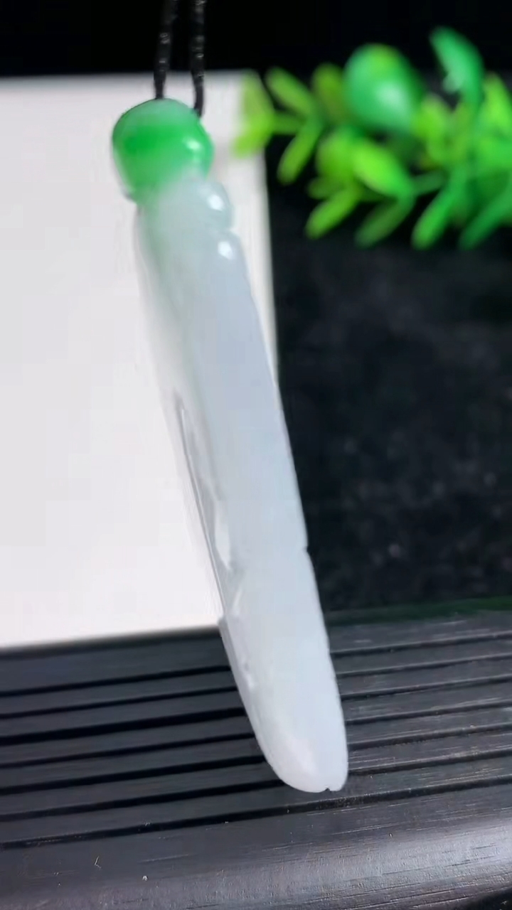 天然A货翡翠如意吊坠尺寸56-31.8-5重量:22.49g
3月21日