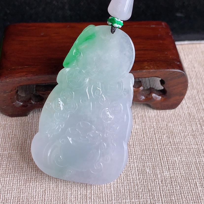 天然A货翡翠黄加绿双彩财神爷吊坠 
尺寸60.8-36.4-11.8mm 重量49.12g 0320