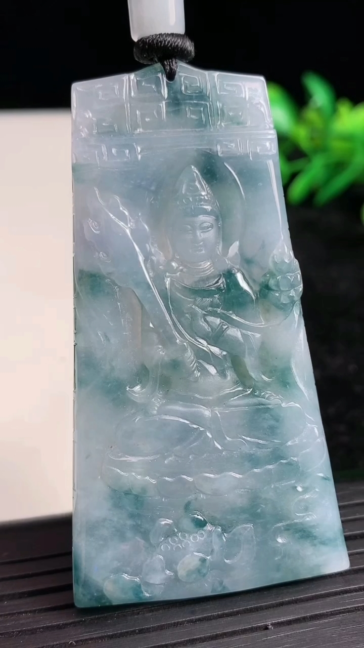 天然A货翡翠紫罗兰飘花虚空藏菩萨吊坠尺寸64.8-35.2-6.7重量:43.82g
3月21日