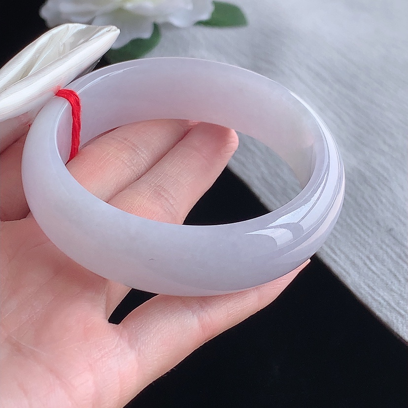 天然A货翡翠紫罗兰轮胎边宽边正装正圈手镯58-59圈口 
尺寸58.3-17.6-8mm 0318