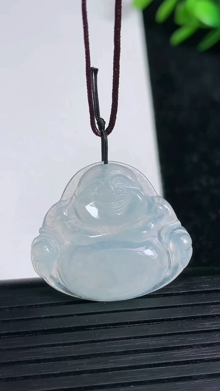 天然A货翡翠佛公吊坠尺寸23.6-27.4-3.9重量:4.40g
3月21日