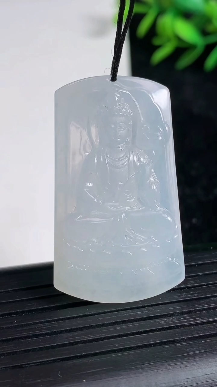 天然A货翡翠大势至菩萨吊坠尺寸40-23.1-5.2重量:12.94g
3月21日