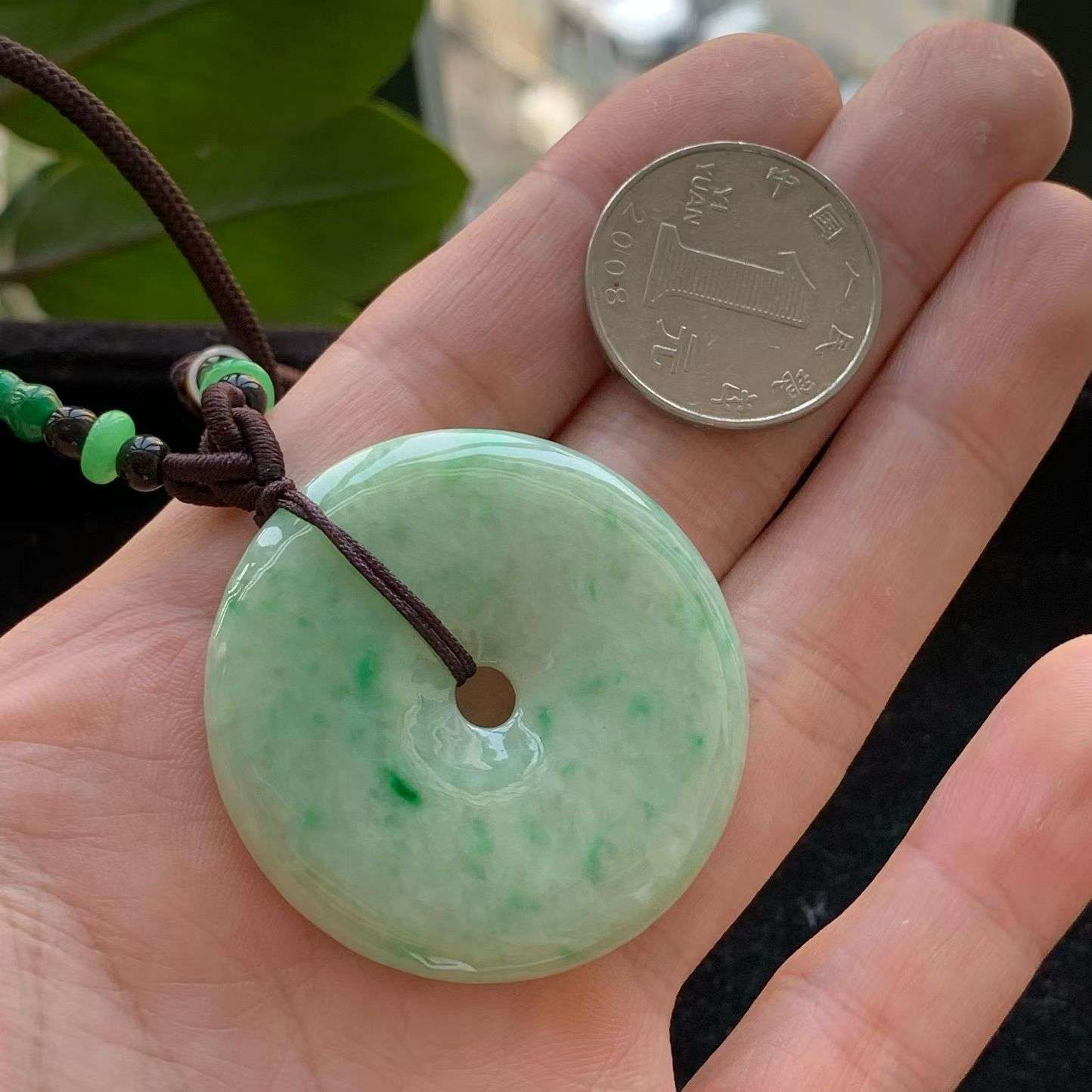A货天然翡翠冰糯种飘绿平安扣吊坠重量23.09
3月21日