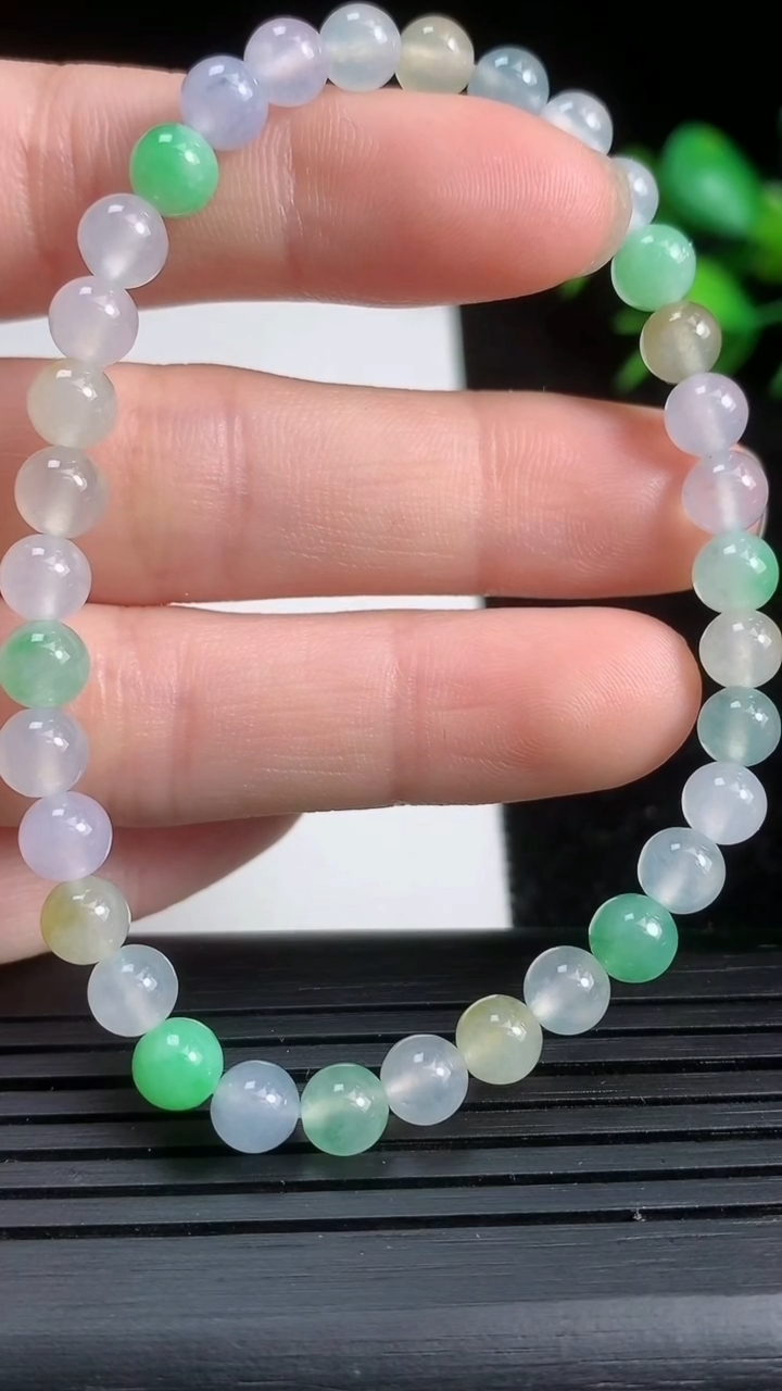 天然A货翡翠三彩圆珠手串尺寸5-34颗重量:8.96g3月21日
工厂直销收藏佳品,种好水足，色泽均