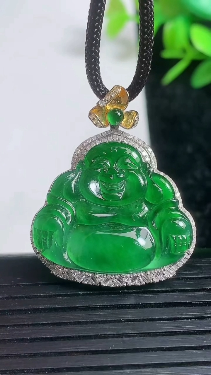 天然A货翡翠佛公吊坠尺寸31.3-27.2-5.6重量:4.53g
3月21日