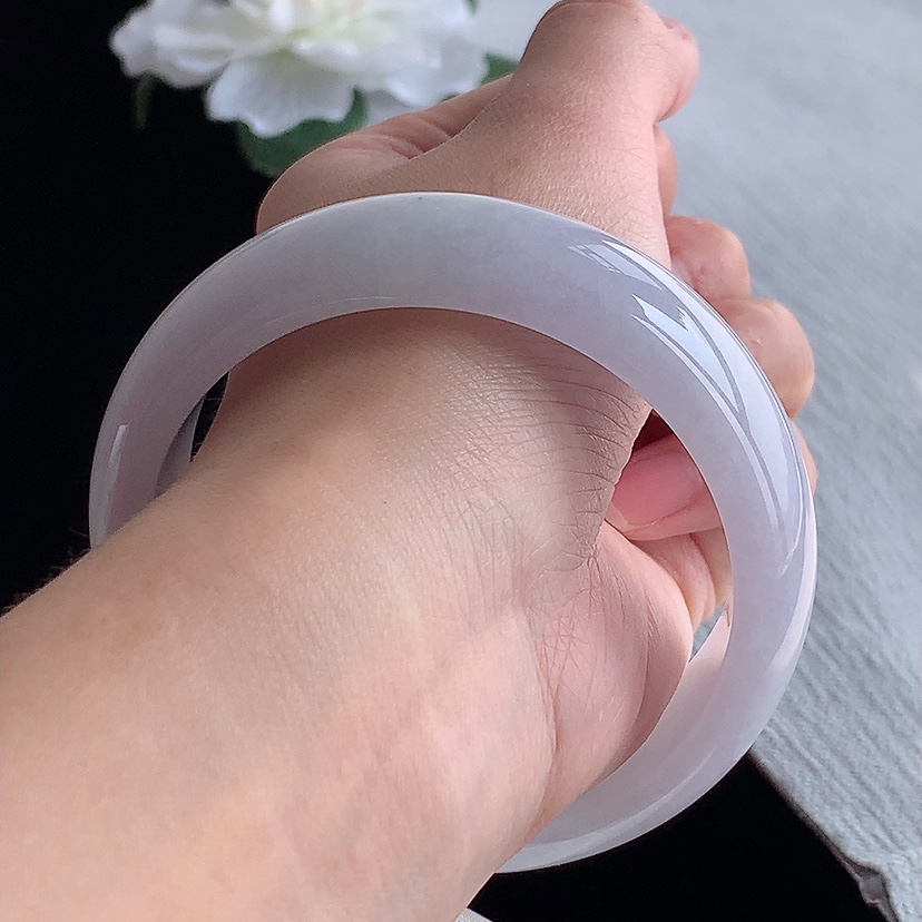 天然A货翡翠紫罗兰轮胎边宽边正装正圈手镯58-59圈口 
尺寸58.3-17.6-8mm 0318