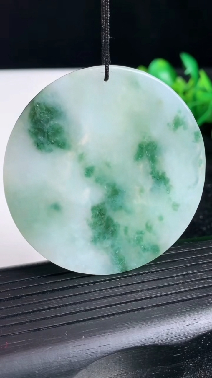 天然A货翡翠虚空藏菩萨吊坠尺寸53.8-4.8重量:30.89g
3月21日