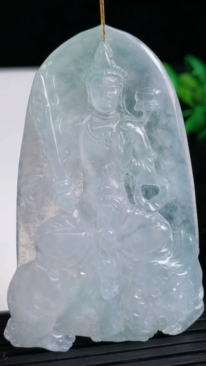 天然A货翡翠文殊菩萨吊坠尺寸69.5-42.5-5.8重量:34.55g
3月21日