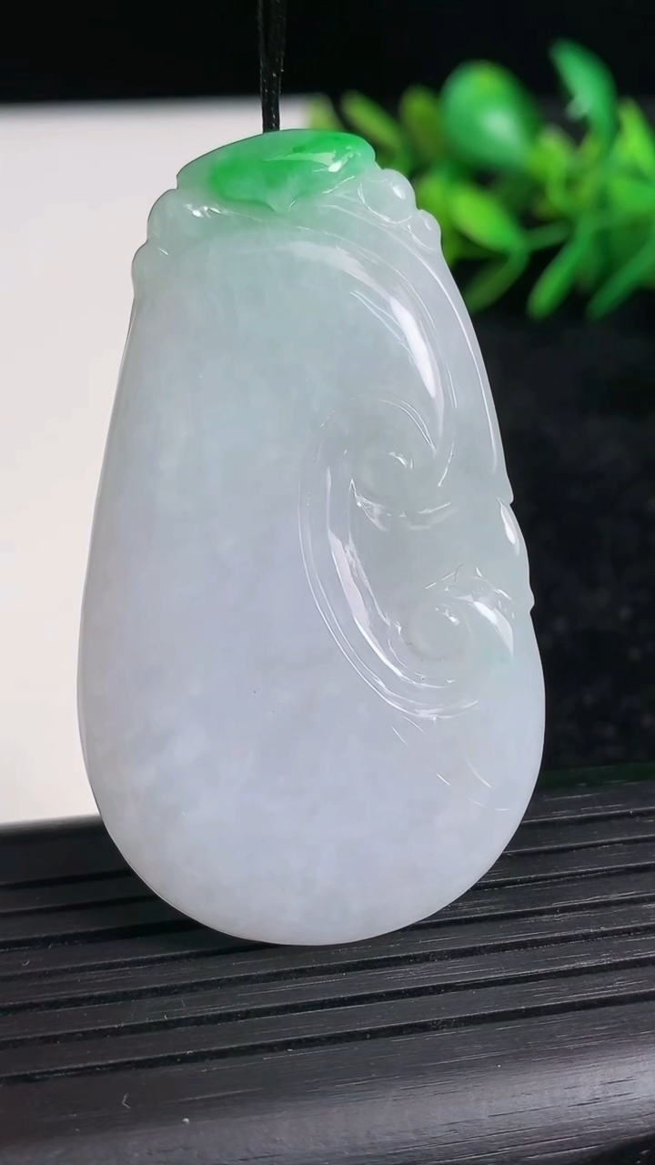 天然A货翡翠如意吊坠尺寸56-31.8-5重量:22.49g
3月21日