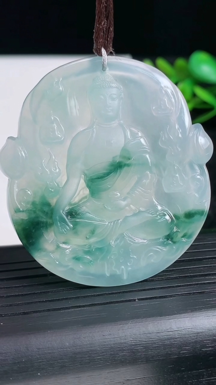 天然A货翡翠种飘花阿弥陀佛吊坠尺寸52-48.5-4.3重量:26.43g
3月21日