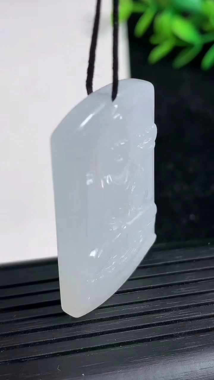 天然A货翡翠大势至菩萨吊坠尺寸40-23.1-5.2重量:12.94g
3月21日