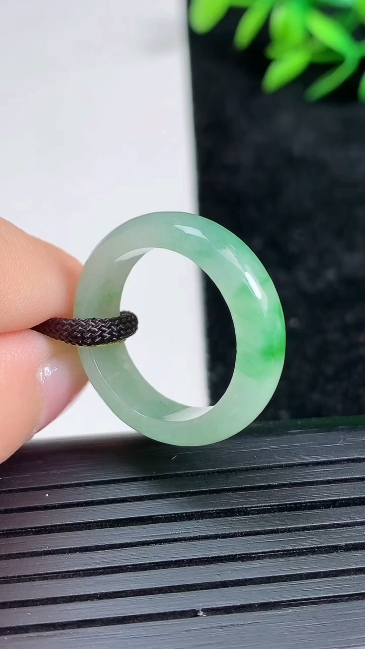 天然A货翡翠指环戒指尺寸17.3-5.5-2.6重量:3.44g2026年3月21日
工厂直销收藏佳