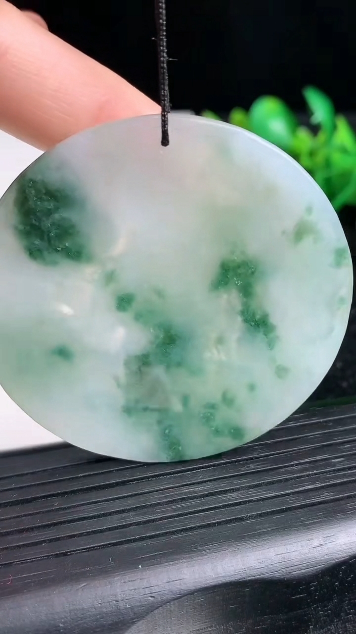 天然A货翡翠虚空藏菩萨吊坠尺寸53.8-4.8重量:30.89g
3月21日