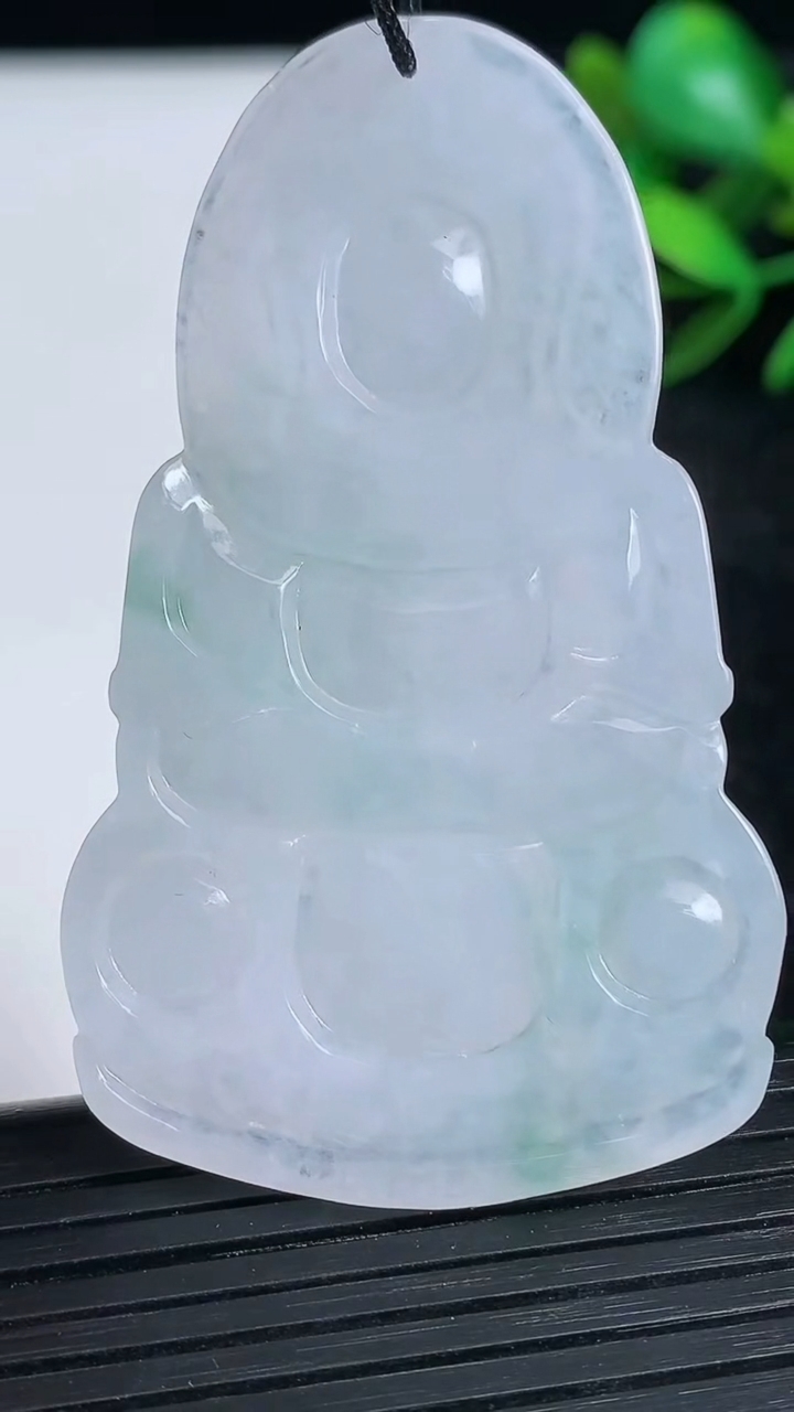 天然A货翡翠观音菩萨吊坠尺寸58.1-34.7-4.4重量:18.30g
3月21日