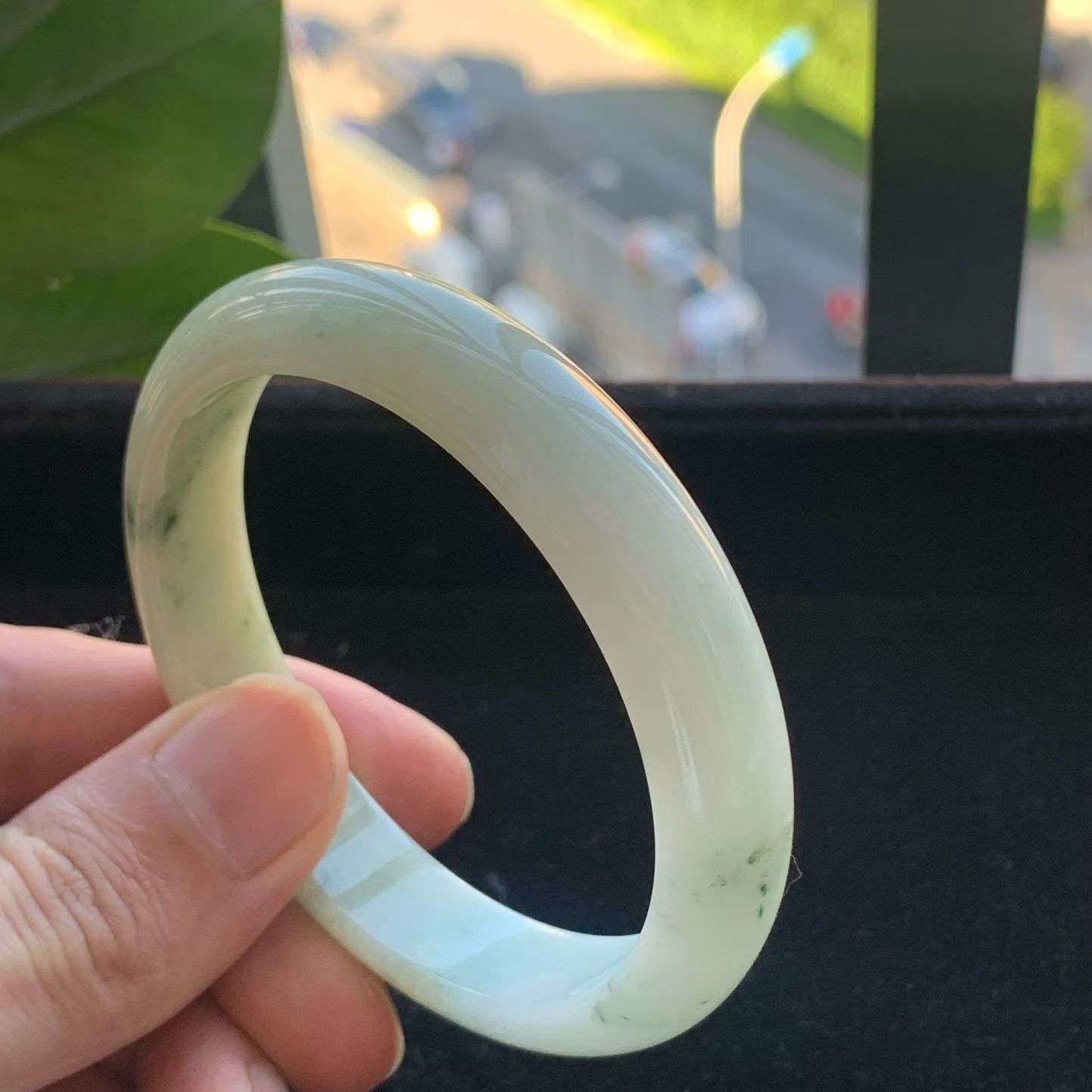 A货天然翡翠冰糯种飘花手镯59圈重量52.54
3月21日