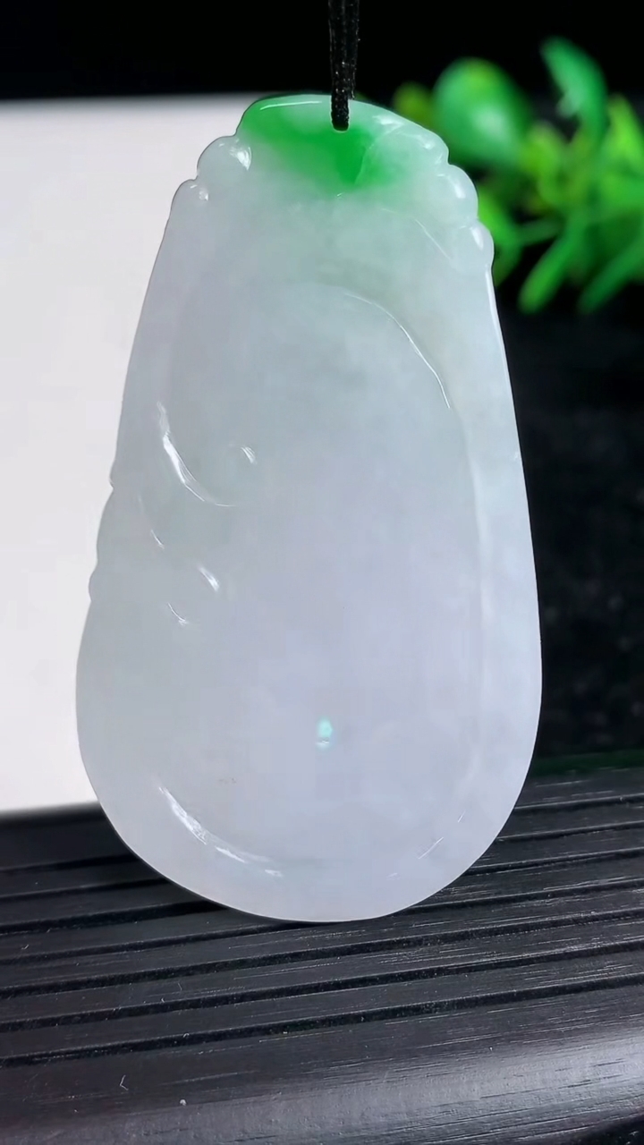 天然A货翡翠如意吊坠尺寸56-31.8-5重量:22.49g
3月21日