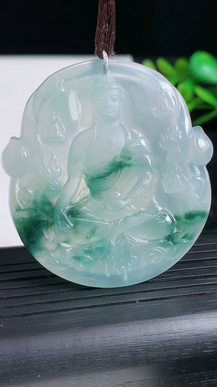 天然A货翡翠种飘花阿弥陀佛吊坠尺寸52-48.5-4.3重量:26.43g
3月21日