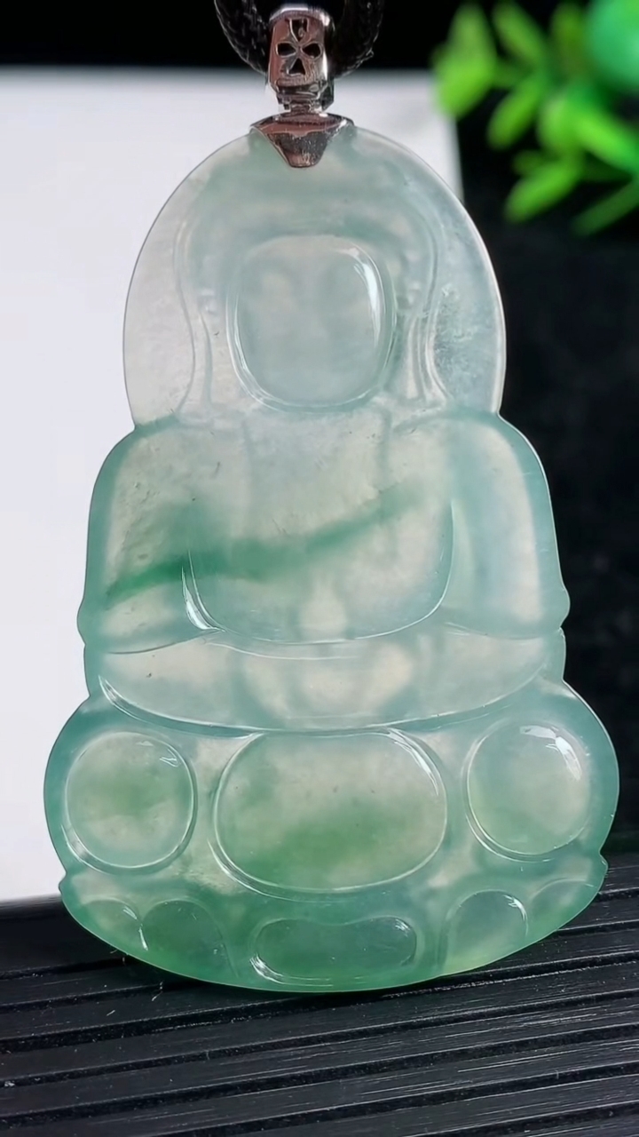 天然A货翡翠观音菩萨吊坠尺寸53.5-35.5-4.4重量:17.14g
3月21日