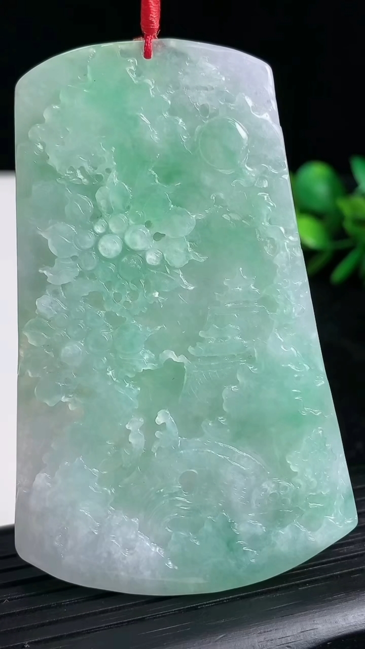 天然A货翡翠山水牌吊坠尺寸75.9-48.1-6.1重量:47.42g
3月21日