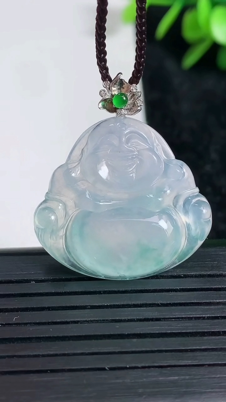 天然A货翡翠种飘花佛公吊坠尺寸25.4-28-4.8重量5.90g
3月22日