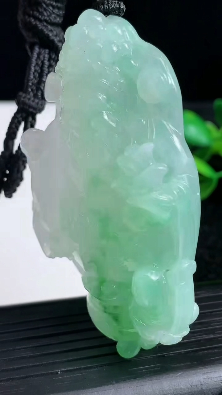 天然A货翡翠财神爷吊坠尺寸71.4-40.2-12.3重量:69.22g
3月22日