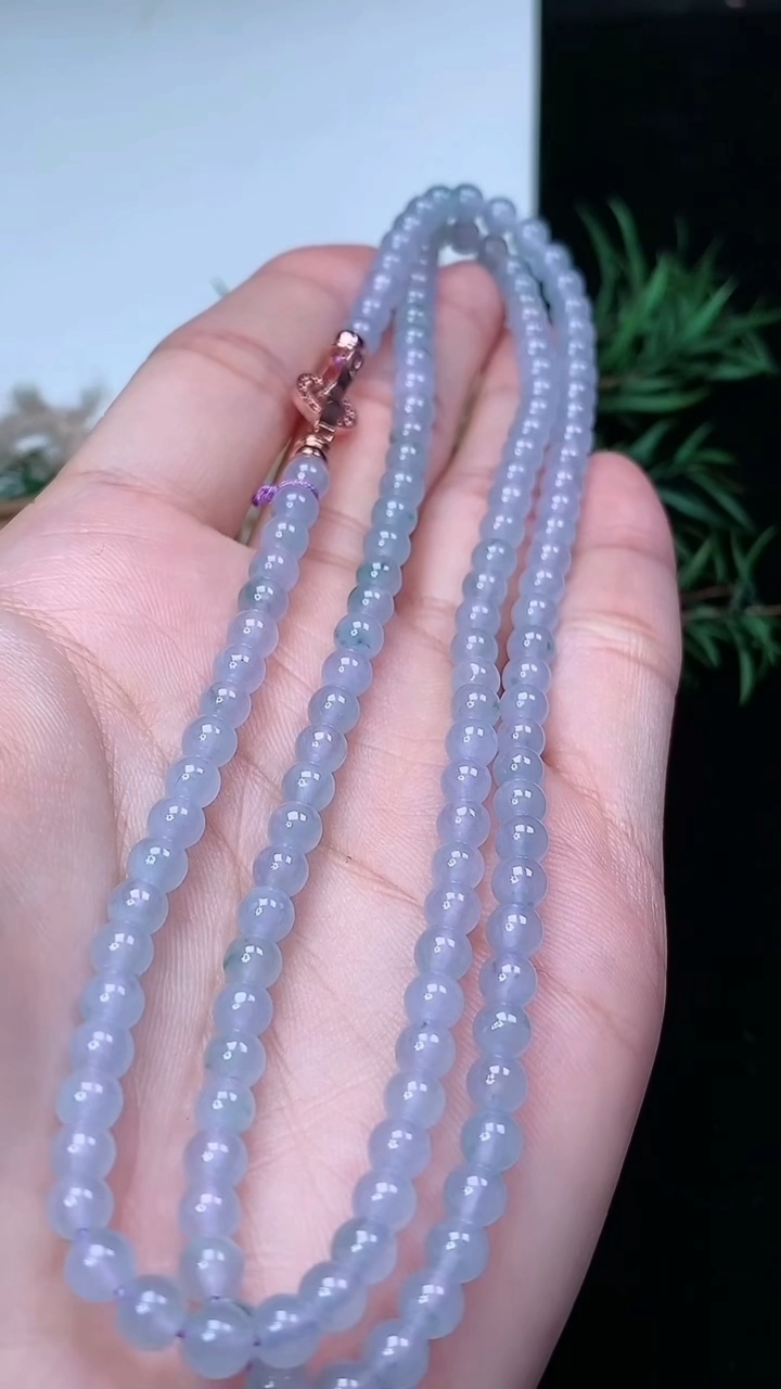 天然A货翡翠飘花圆珠项链，尺寸4.4-138颗，重量:22.43g3月22日
工厂直销收藏佳品,种好水足，色泽均匀，有种有色，上手高大气！