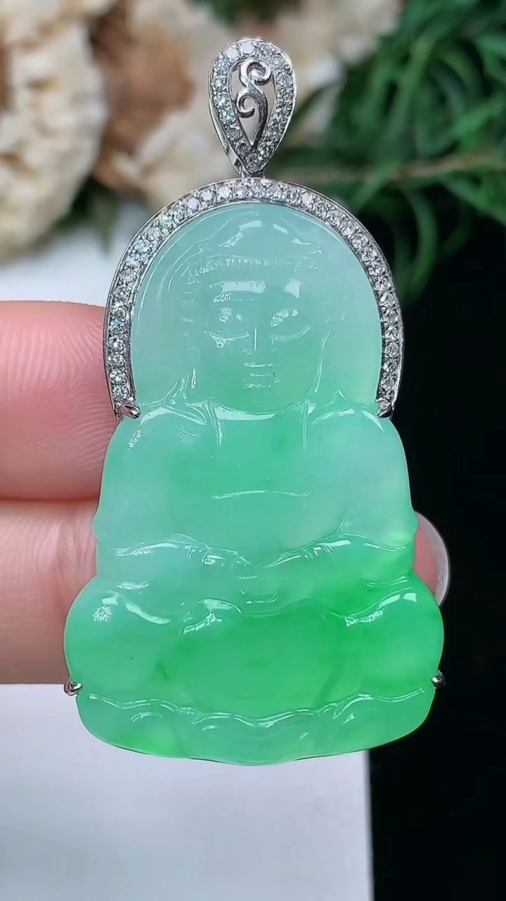 天然A货翡翠观音菩萨吊坠，尺寸35-24-6.2，重量:8.45g
3月22日