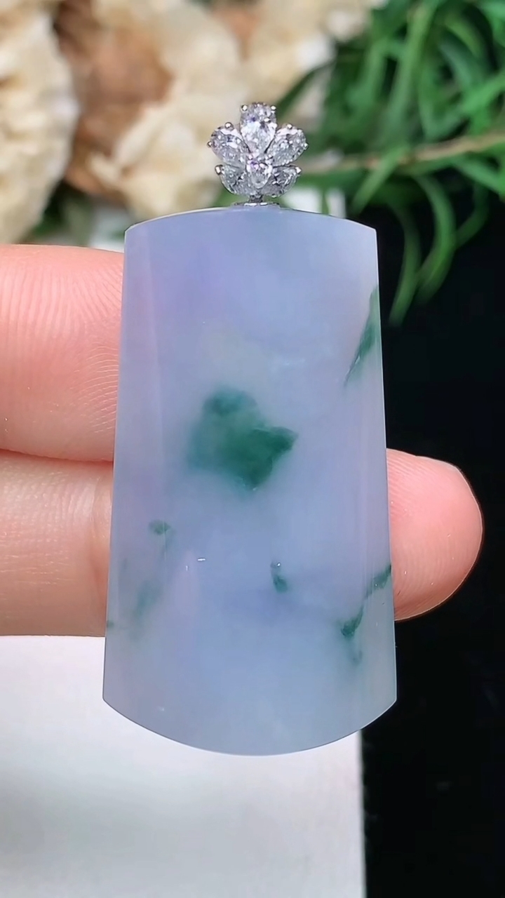 天然A货翡翠紫罗兰 飘花平安柱吊坠，尺寸32.2-18.3-7.4，重量:8.60g
3月22日