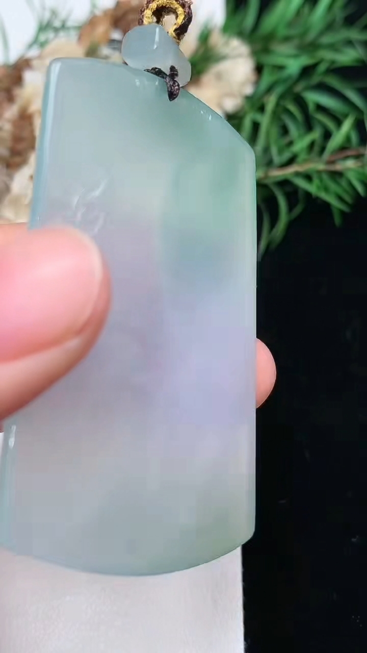 天然A货翡翠观音头吊坠，尺寸54.5-35.4-4.9，重量:23.69g
3月22日