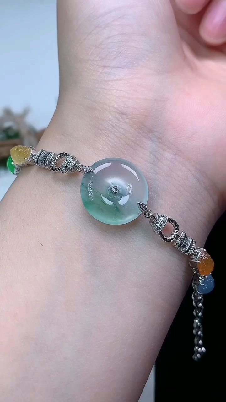 天然A货翡翠飘花平安扣手链，尺寸15.4-4，重量:9.37g
3月22日