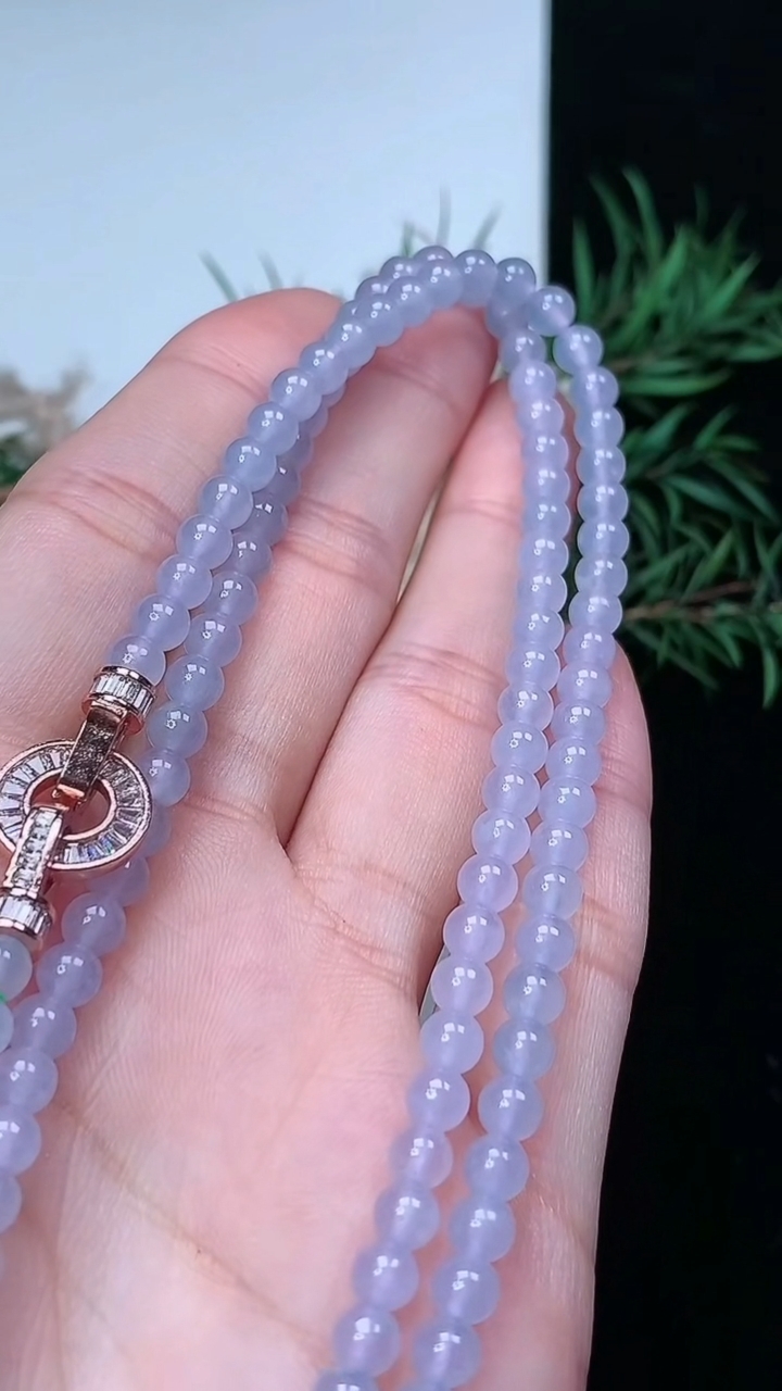 天然A货翡翠白冰圆珠项链，尺寸4.5-138颗，重量:23.63g3月22日
工厂直销收藏佳品,种好水足，色泽均匀，有种有色，上手高大气！