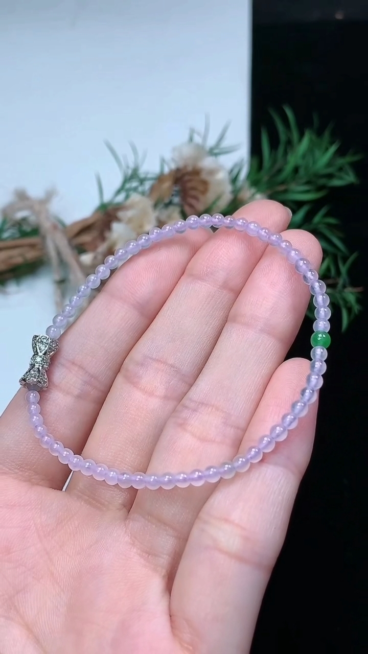 天然A货翡翠白冰小米珠手串，尺寸2.8-62颗，重量:3.12g3月22日
工厂直销收藏佳品,种好水足，色泽均匀，有种有色，上手高大气！