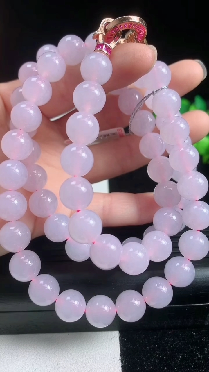 天然A货翡翠种紫罗兰圆珠项链尺寸9.5-61颗重量:105.20g3月22日
工厂直销收藏佳品,种好