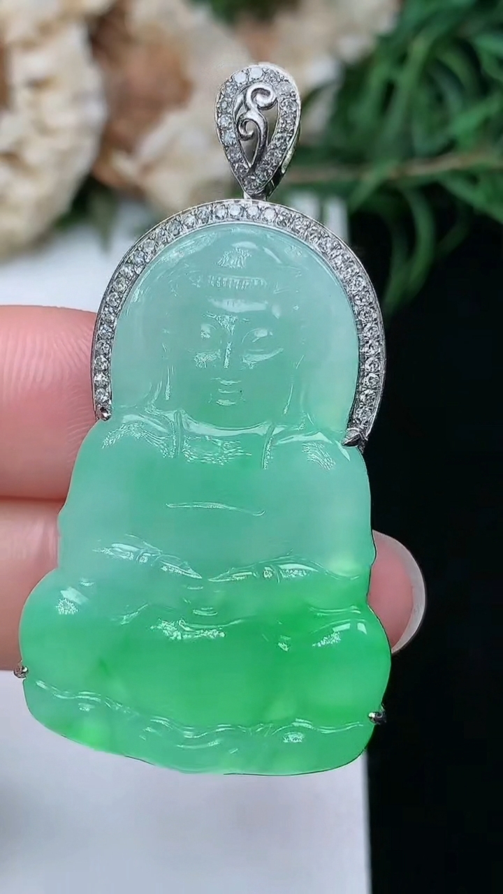 天然A货翡翠观音菩萨吊坠，尺寸35-24-6.2，重量:8.45g
3月22日