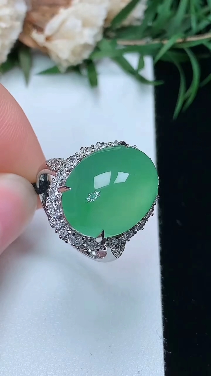 天然A货翡翠蛋面戒指，尺寸17.5-17-12.7，重量:6.79g2026年3月22日
工厂直销收