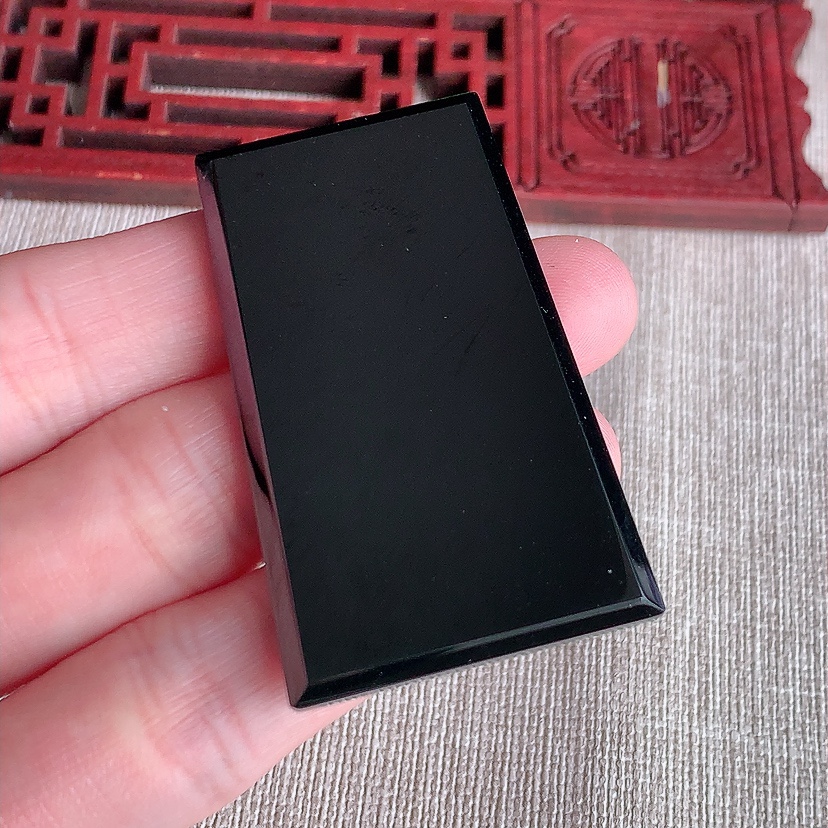 天然A货翡翠墨翠无事牌镶嵌件 打灯全透  
尺寸47.5-30.5-5mm 重量21.22g 0321