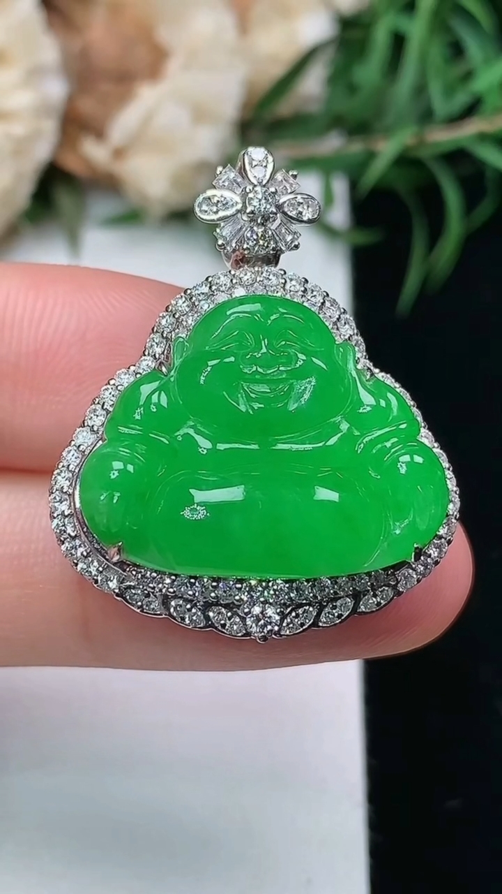 天然A货翡翠佛公吊坠，尺寸30.4-24.6-11.4，裸石16.5-21.3，重量:8.12g
3