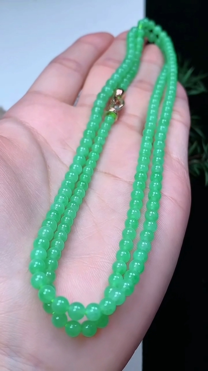 天然A货翡翠圆珠项链，尺寸4.2-162颗，重量:18.16g
3月22日
