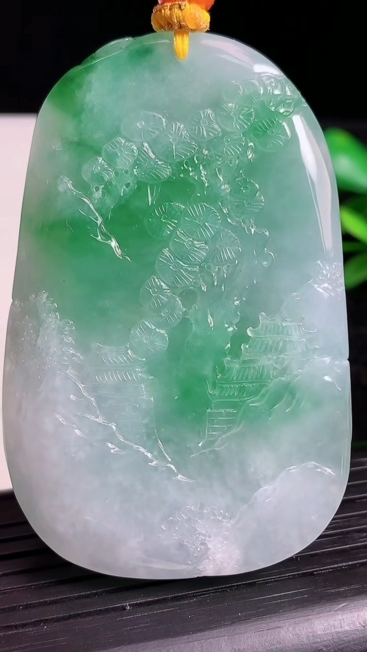 天然A货翡翠生肖虎吊坠尺寸64.6-41.7-11.3重量:71.71g
3月22日