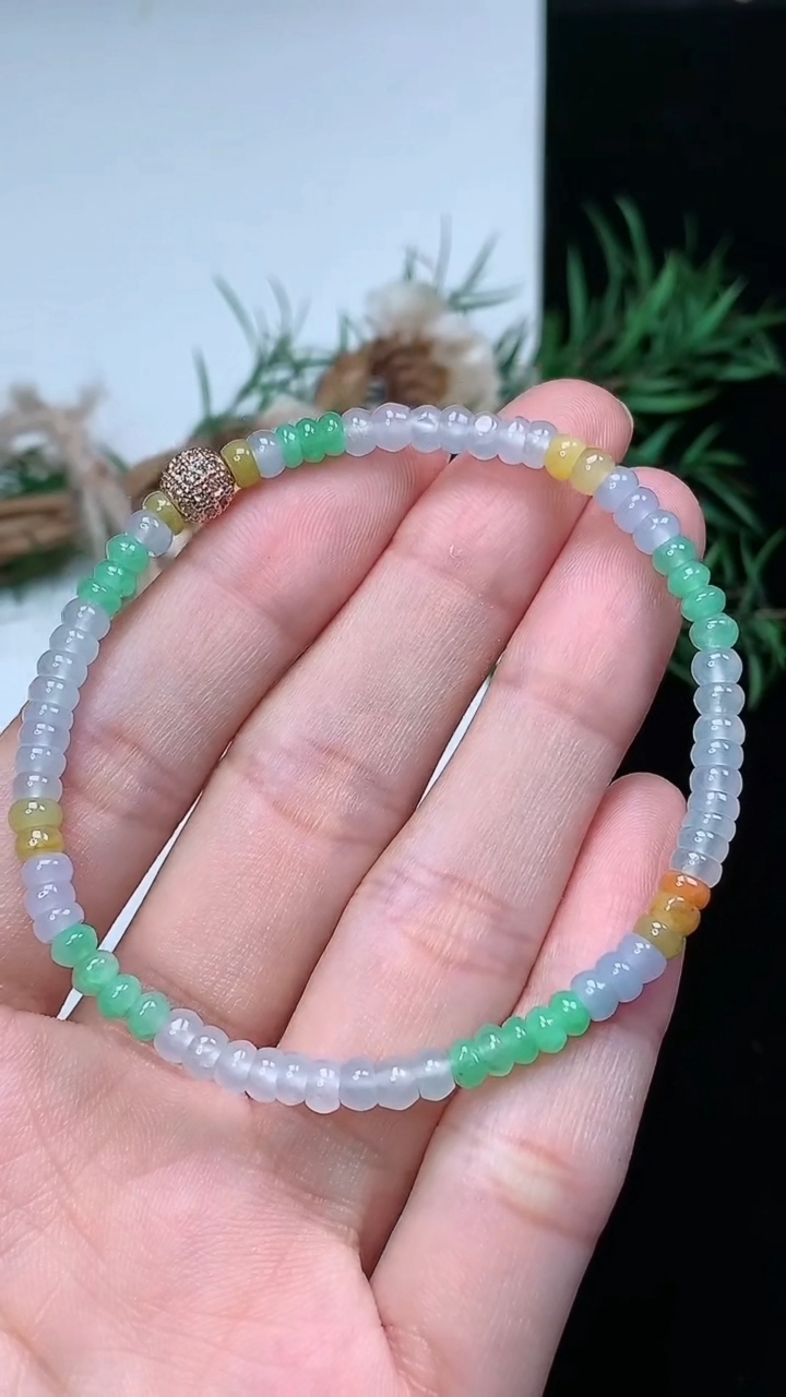 天然A货翡翠三彩算盘珠手串，尺寸4-2.2-72颗，重量:6.00g3月22日
工厂直销收藏佳品,种好水足，色泽均匀，有种有色，上手高大气！