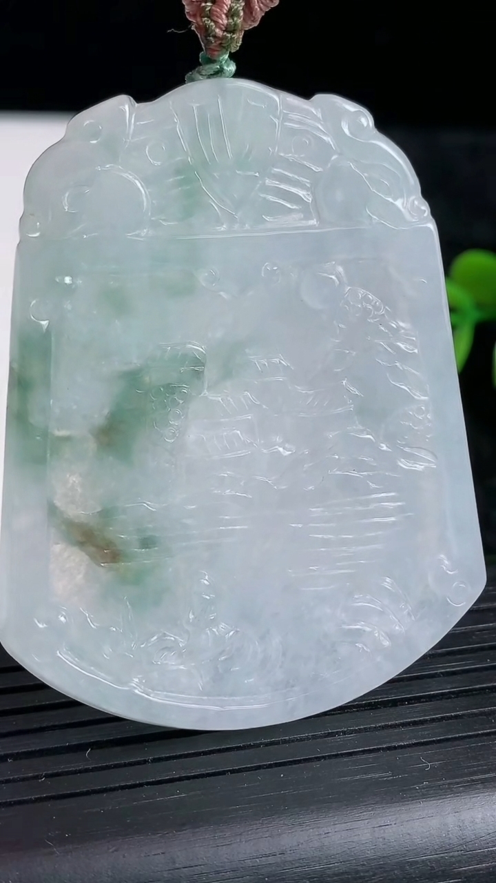 天然A货翡翠牌吊坠，尺寸59-46.2-3.7，重:25.81g
3月22日