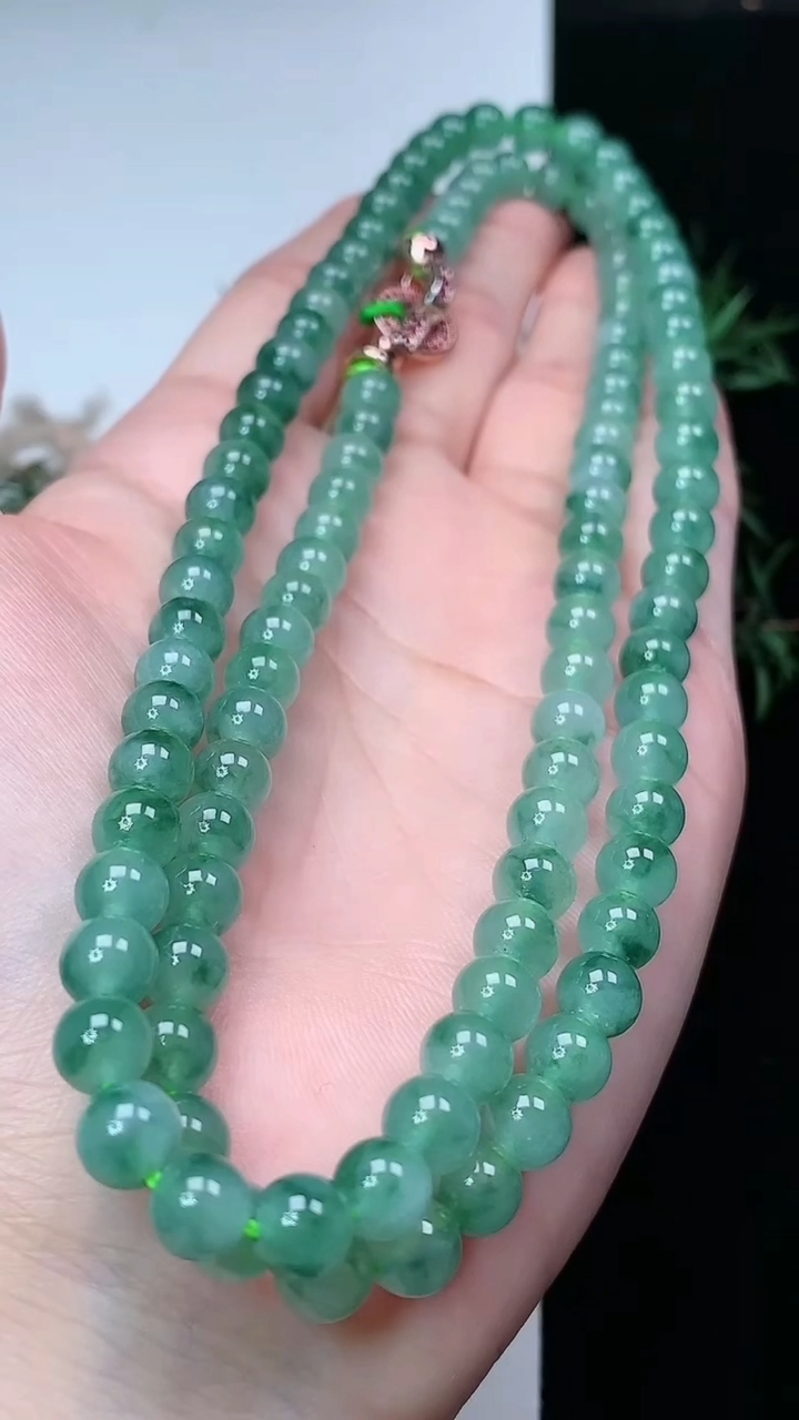 天然A货翡翠飘花圆珠项链，尺寸6.3-108颗，重量:49.78g3月22日
工厂直销收藏佳品,种好