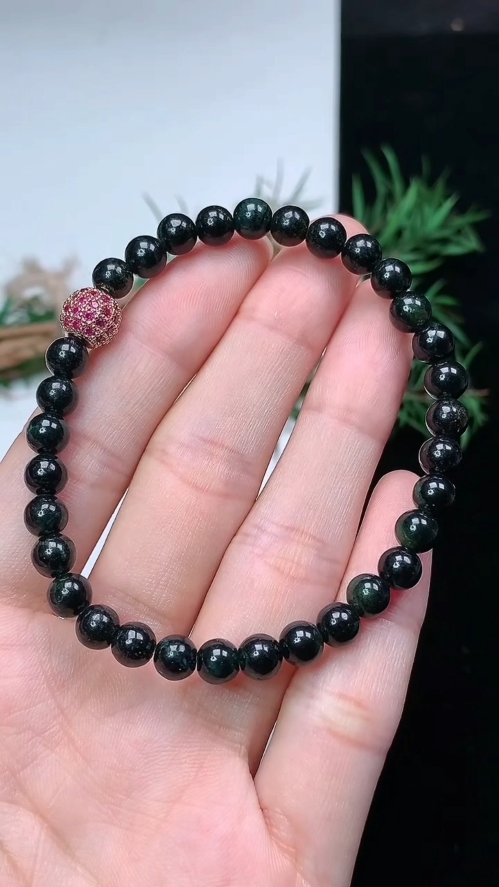 天然A货翡翠货墨翠圆珠手串，尺寸5.7-32颗，重量:10.74g3月22日
工厂直销收藏佳品,种好水足，色泽均匀，有种有色，上手高大气！